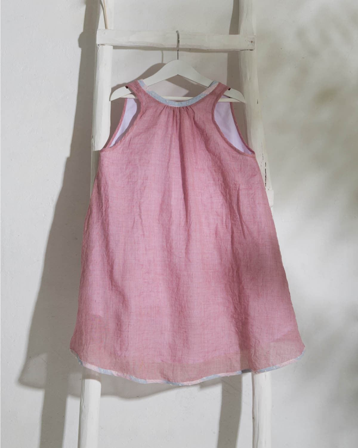 Vestido de asas rosa. - Imagen 1
